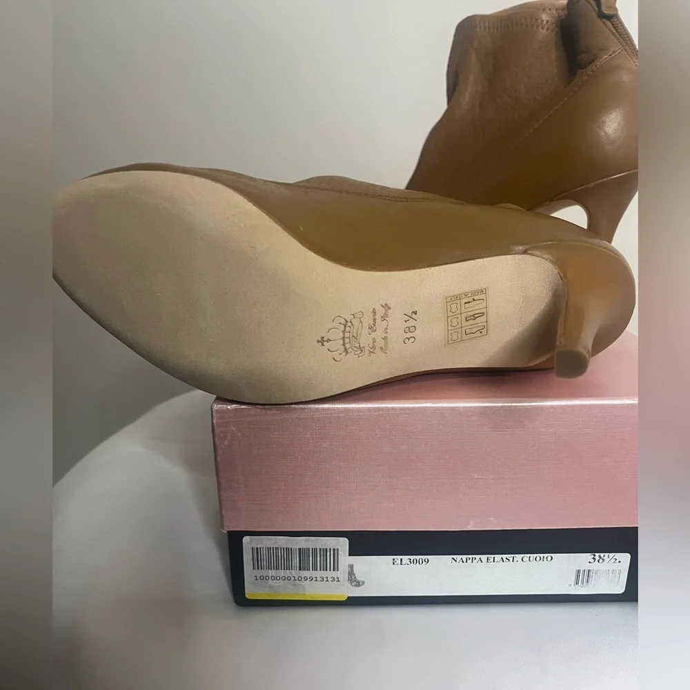 Women’s L’ Arianna Italian leather stretch‎ globe bootie size 38.5. Round toe